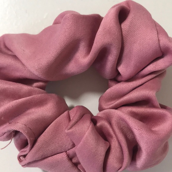 Pink scrunchie 2 pack - Picture 3 of 4